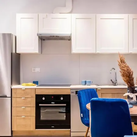 Apartment Apartment *
