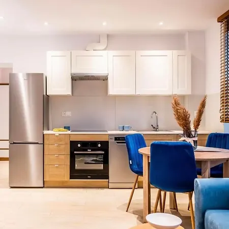 Apartment Apartment *