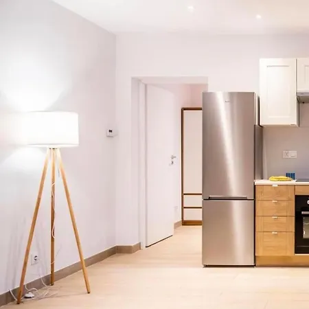 Apartment Apartment *